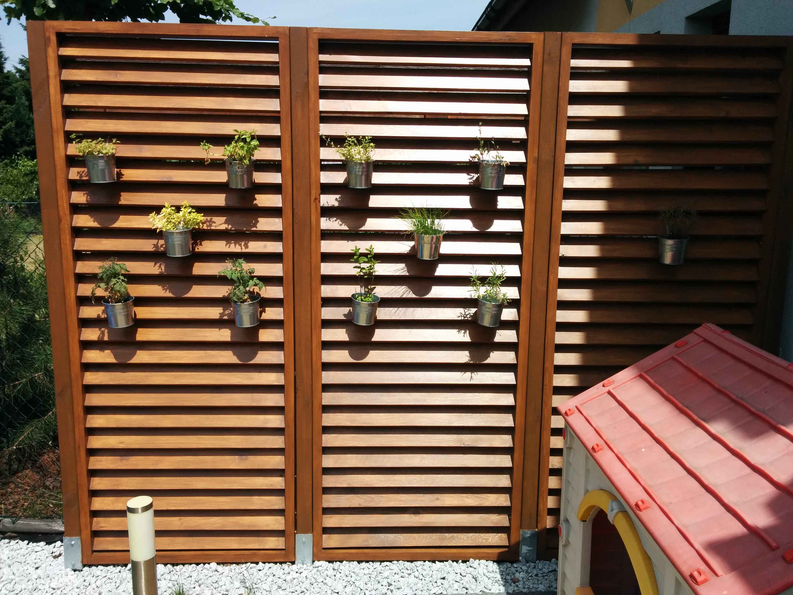 zaluzja-ogrowa-ogrodzenie panel-zaluzjowy-na-ogrod