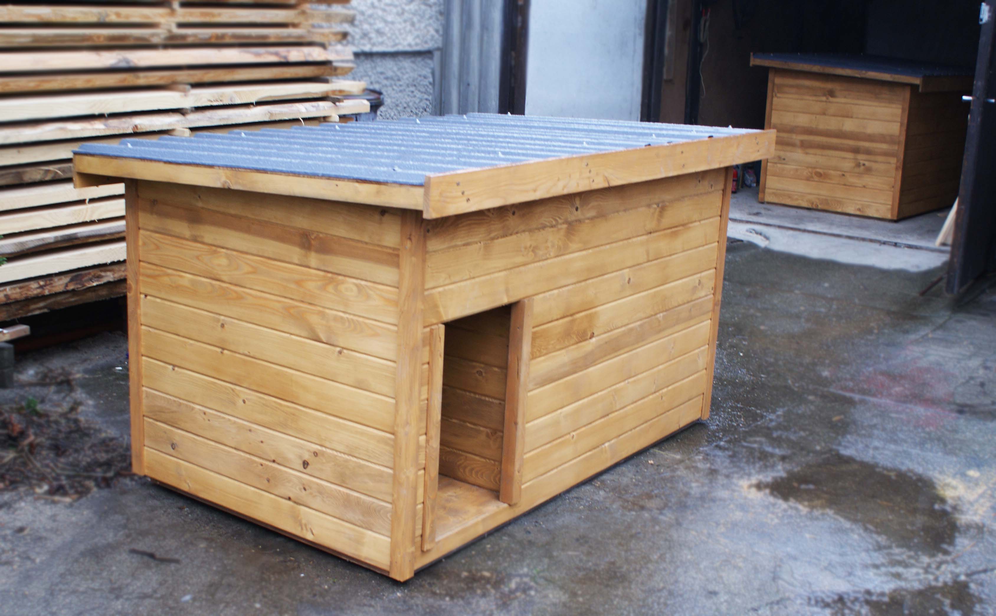 klasyczna buda dla psa z przedsionkiem buda z przedsionkiem i płaskimdachem