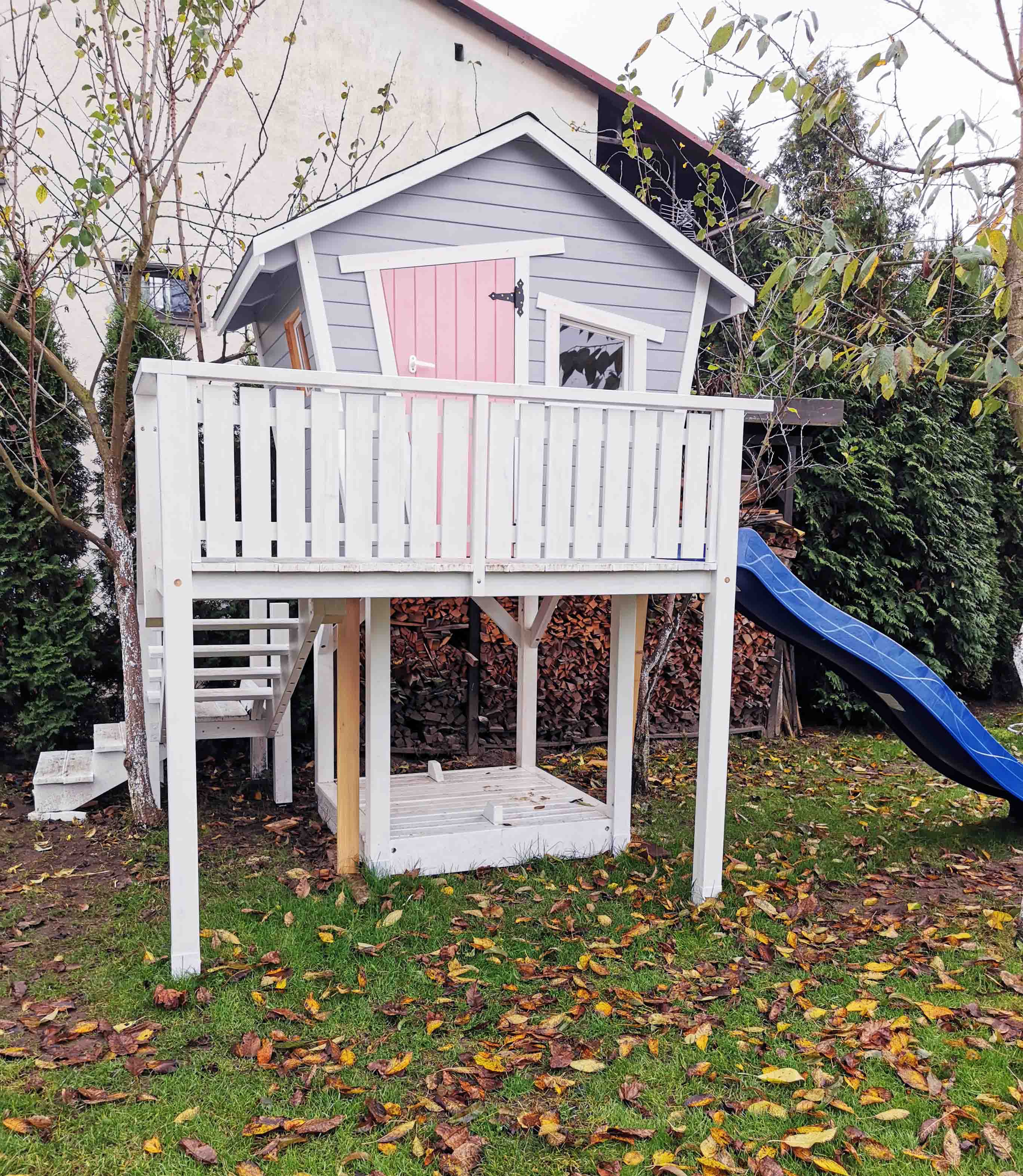 domek-dla-dzieci-zjezdzalnia domek dla dzici na słupach