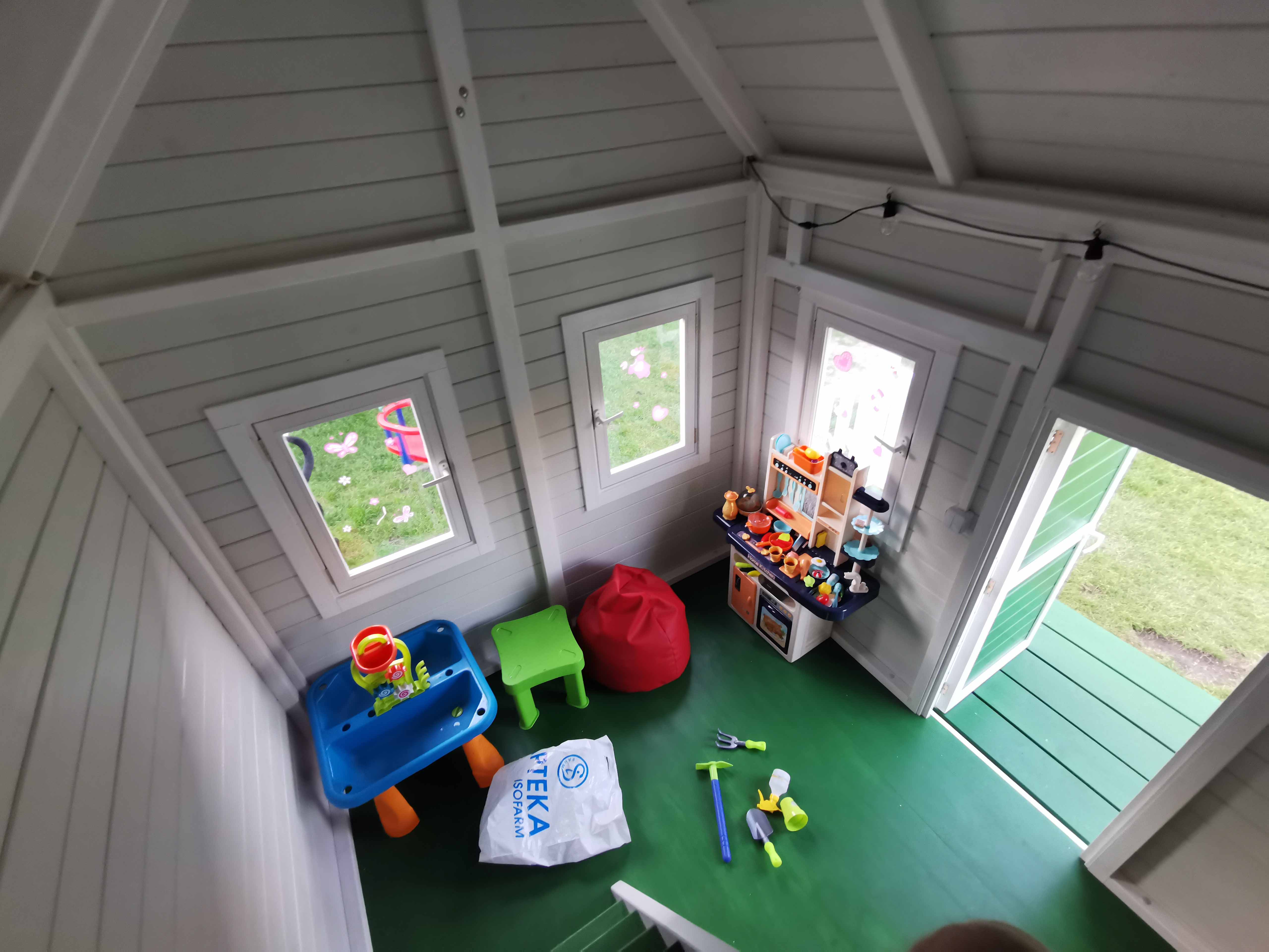 domek-dla-dzieci-z-hustawka duży domek dla dzieci