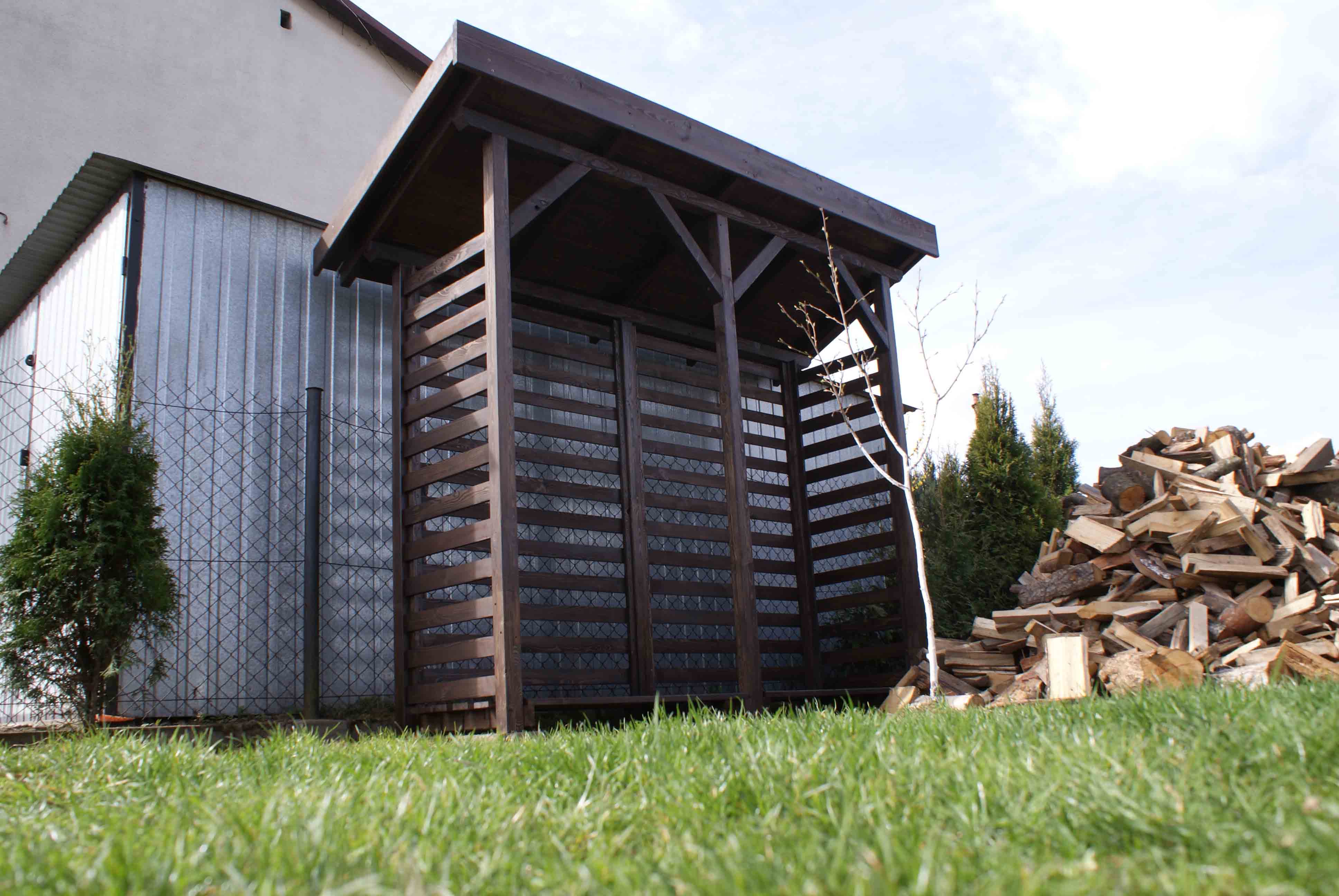 pojemna drewutnia z możliwością rozbudowy funkcjonalne zastosowanie drewnianej architektury