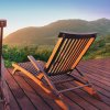 Składany leżak ogrodowy w połączeniu z pięknym widokiem jest niewątpliwie zachęcającą alternatywą spędzania wolnego czasu